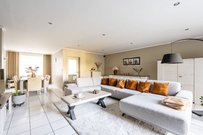 Instapklare woning met grote garage en tuin. foto 6