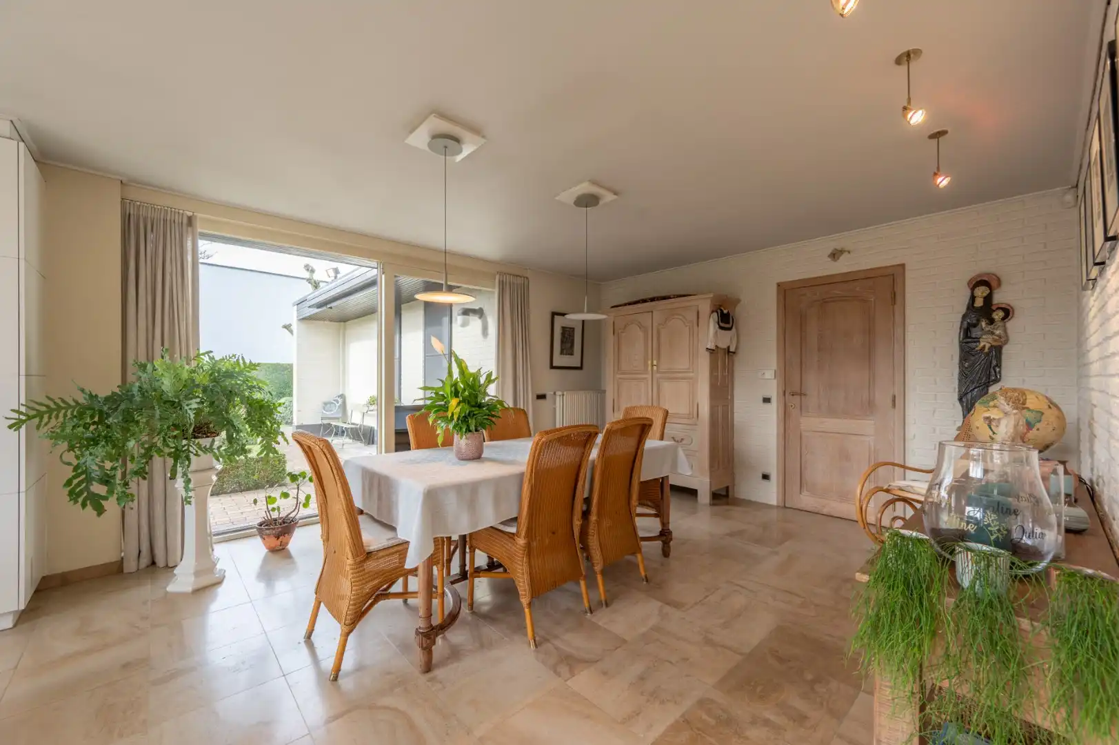 Ruime vrijstaande woning met prachtige tuin in het rustige Moerkerke (St Rita) foto 3