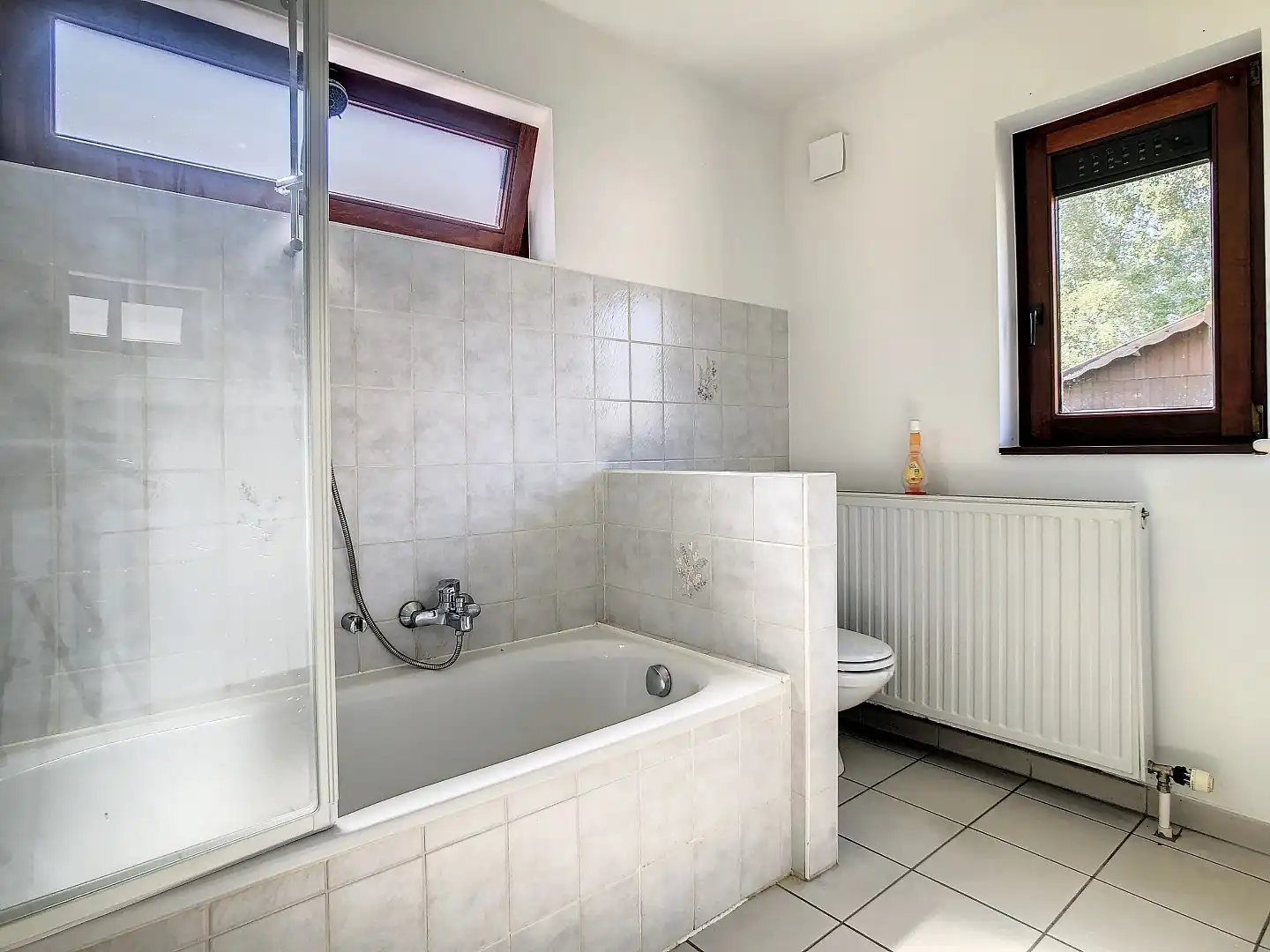 Centraal gelegen woning met twee ruime slaapkamers, zonnige tuin en droge kelder - EPC 252 kWh/m² - bewoonbare oppervlakte van 143 m² foto 9