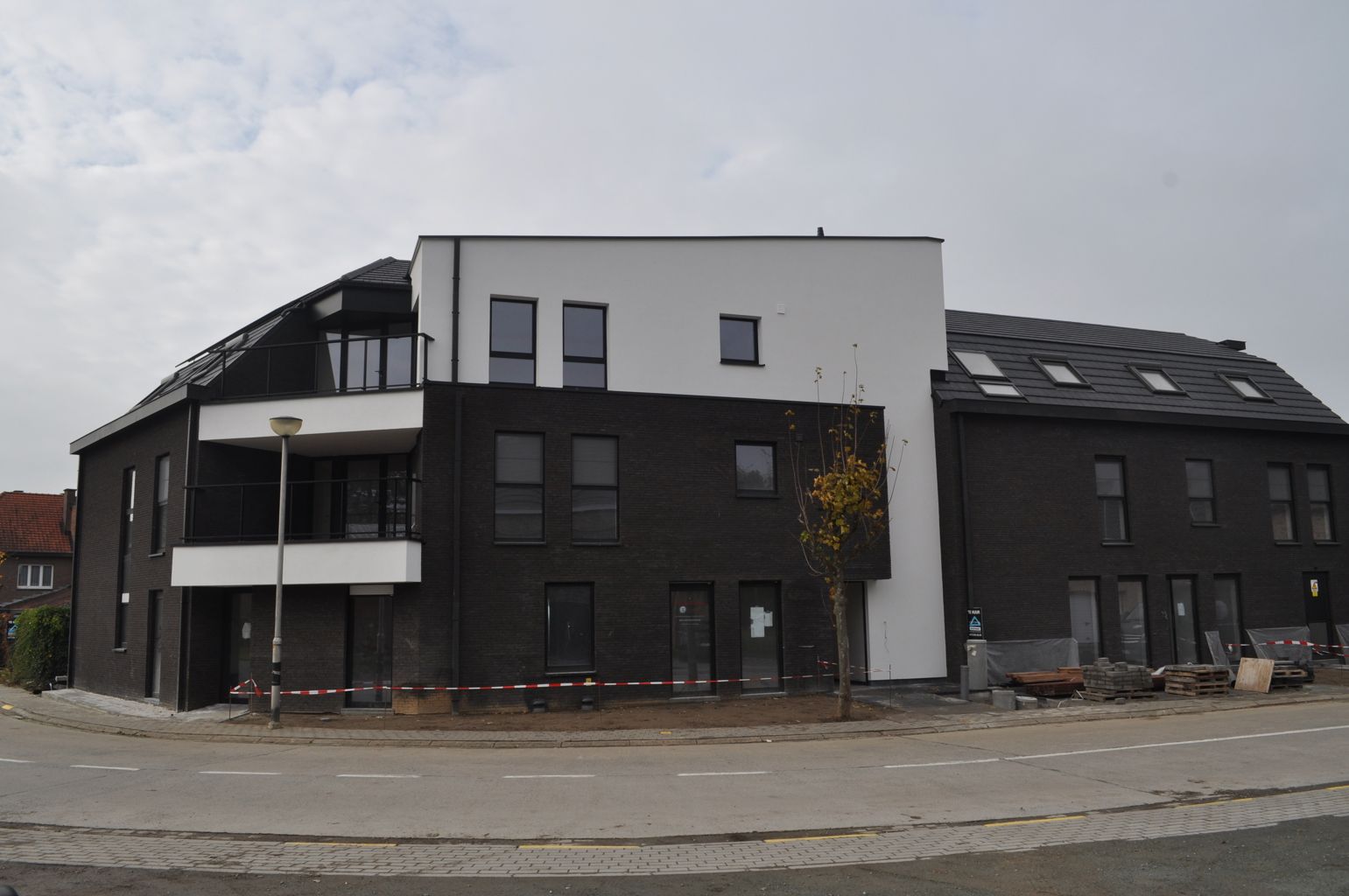 Garagebox vlakbij het station! foto {{pictureIndex}}