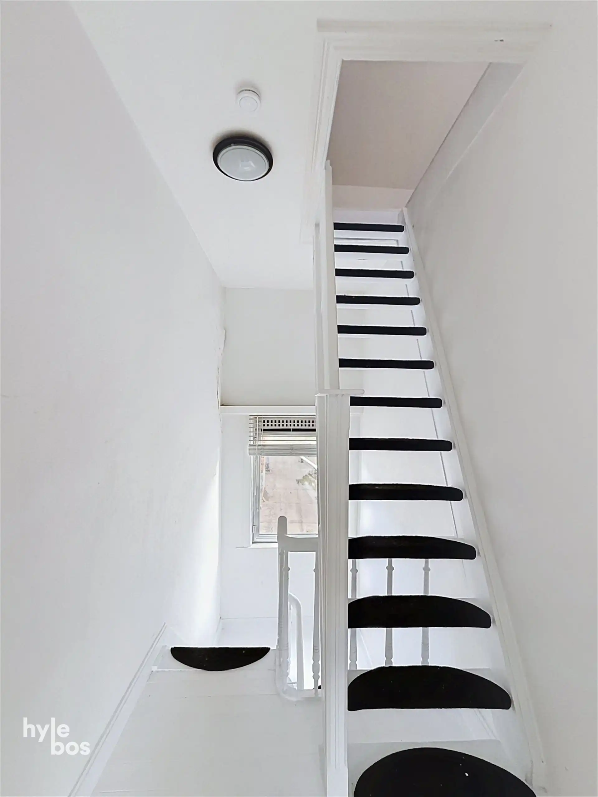 Goed gelegen instapklare woning met twee slaapkamers en mooie tuin foto 11