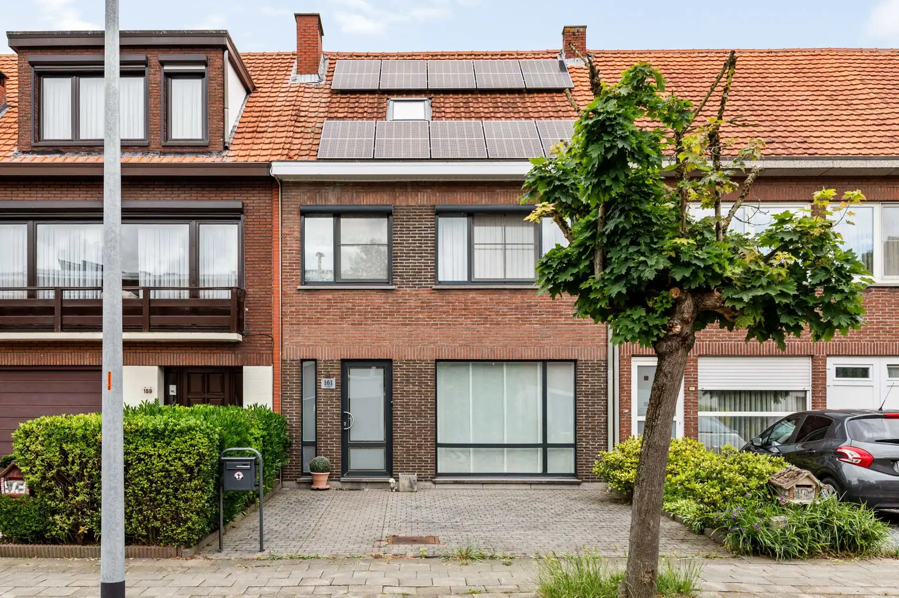 Hoofdfoto van de publicatie: Gelijkvloers wonen met twee achterliggende garageboxen + oprit
