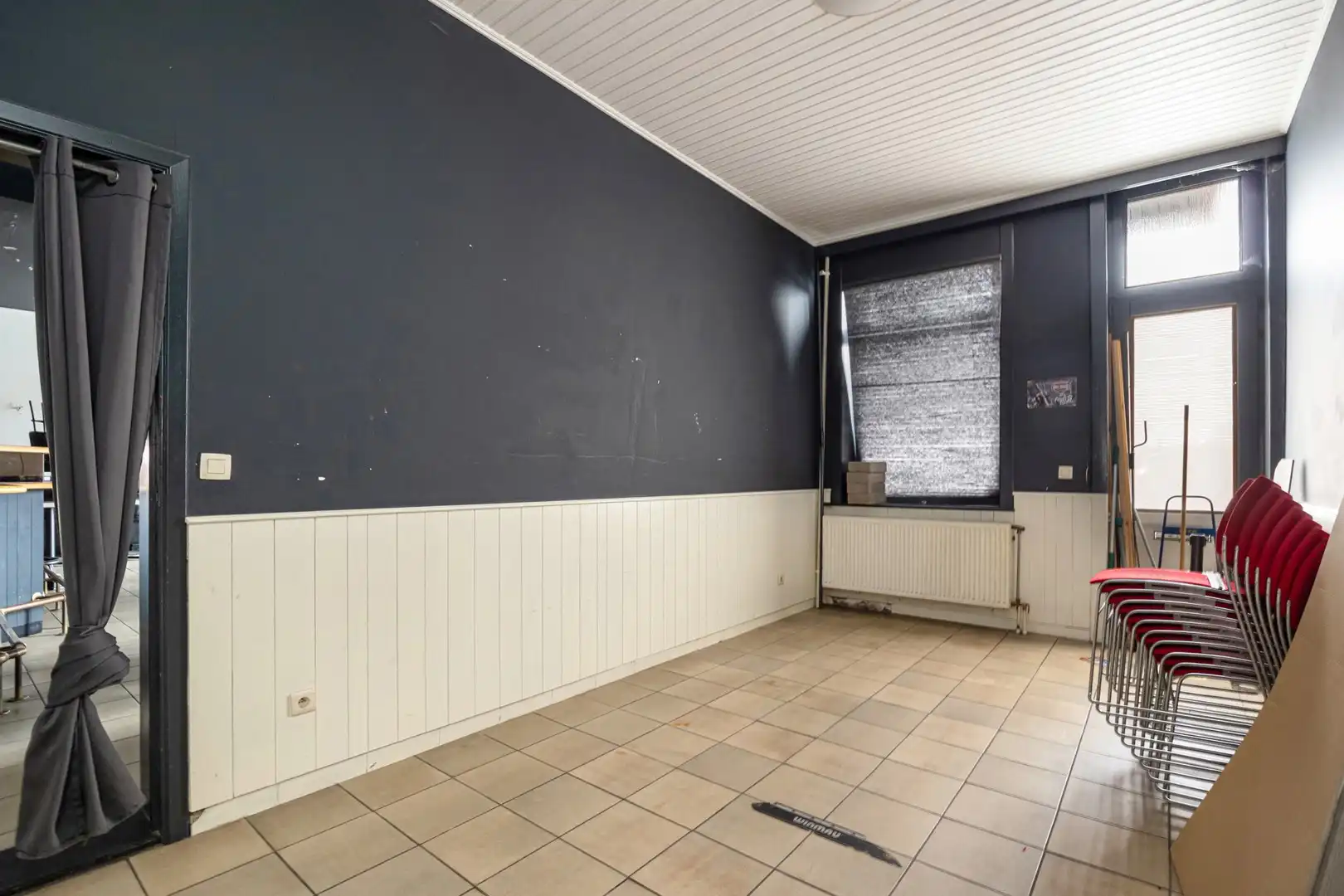 Handelsruimte met bovenliggend appartement foto 6