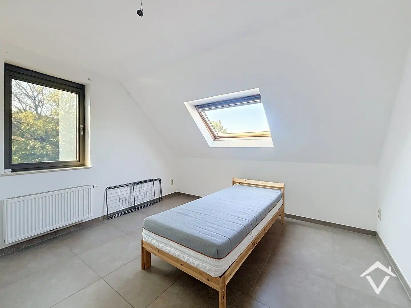 Bel-étagewoning met 2 slaapkamers, zonnig dakterras en ruime garage te centrum Roeselare foto 18
