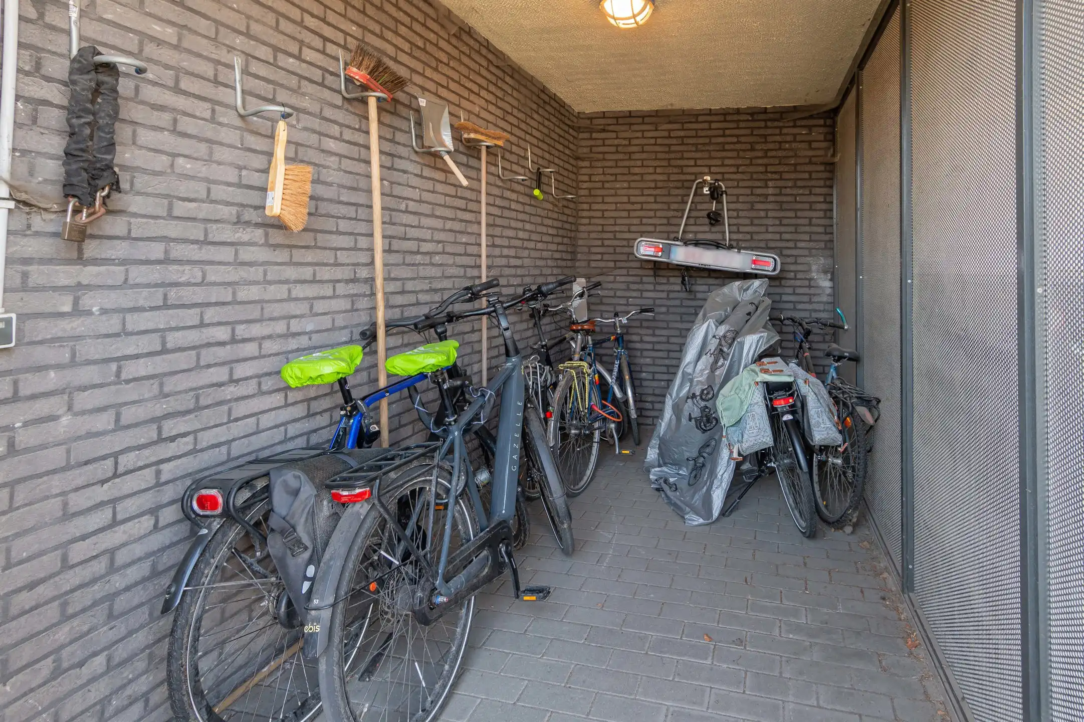 Ruim instapklaar 3 slaapkamer appartement met groot terras foto 19