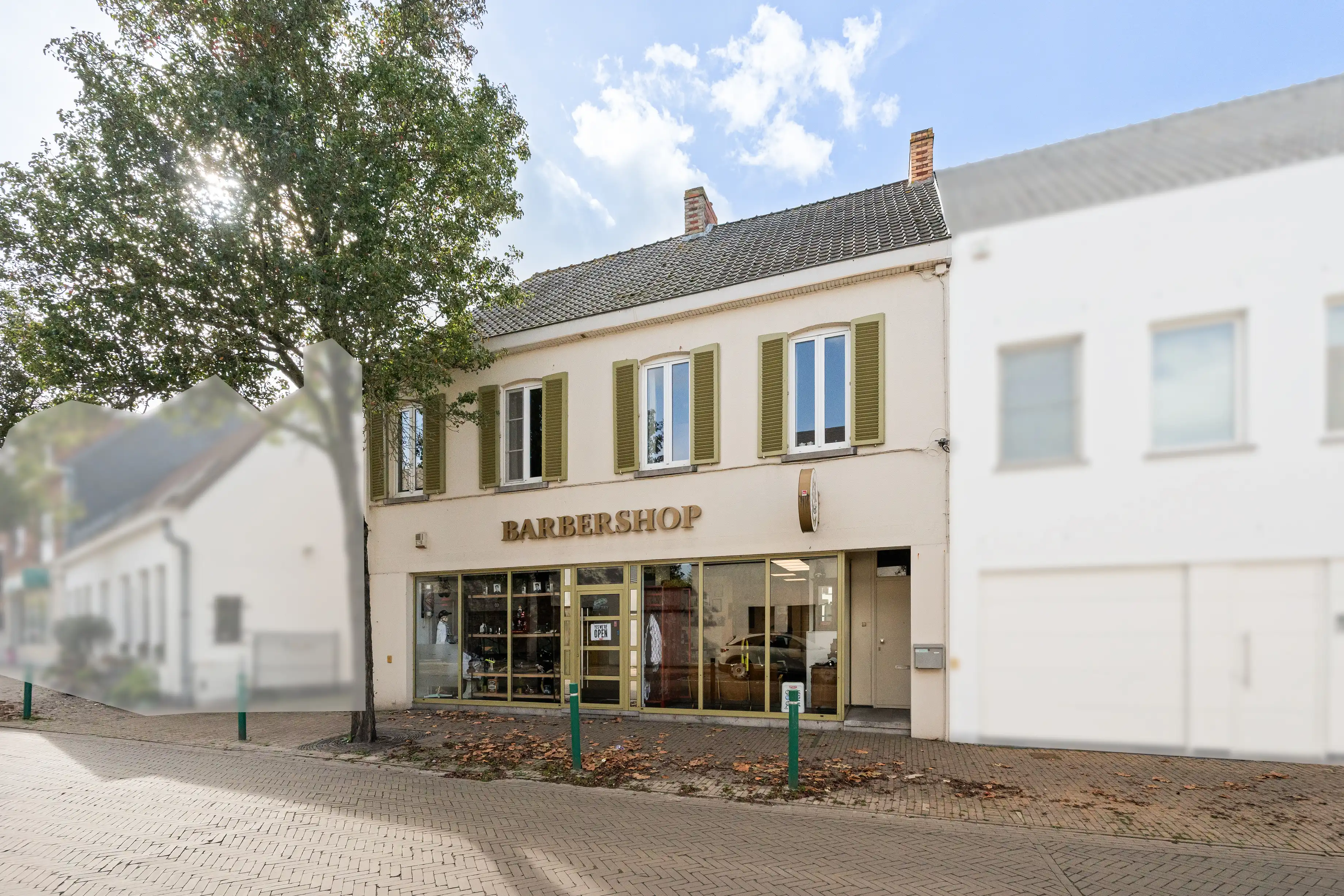 Hoofdfoto van de publicatie: Ruime halfopen bebouwing met handelsruimte in Evergem