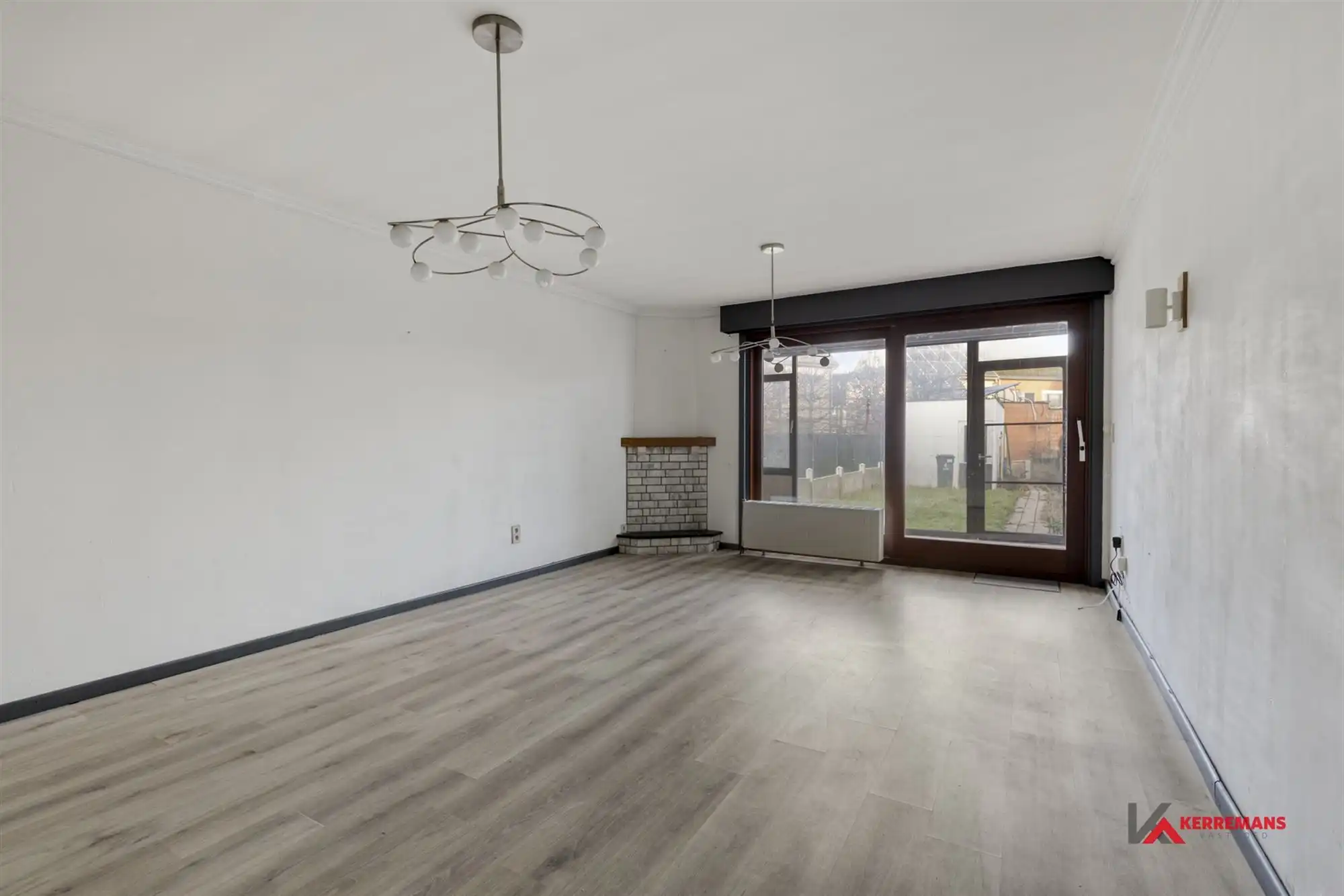 Woning met 2 slaapkamers, tuin en garage.  foto 6