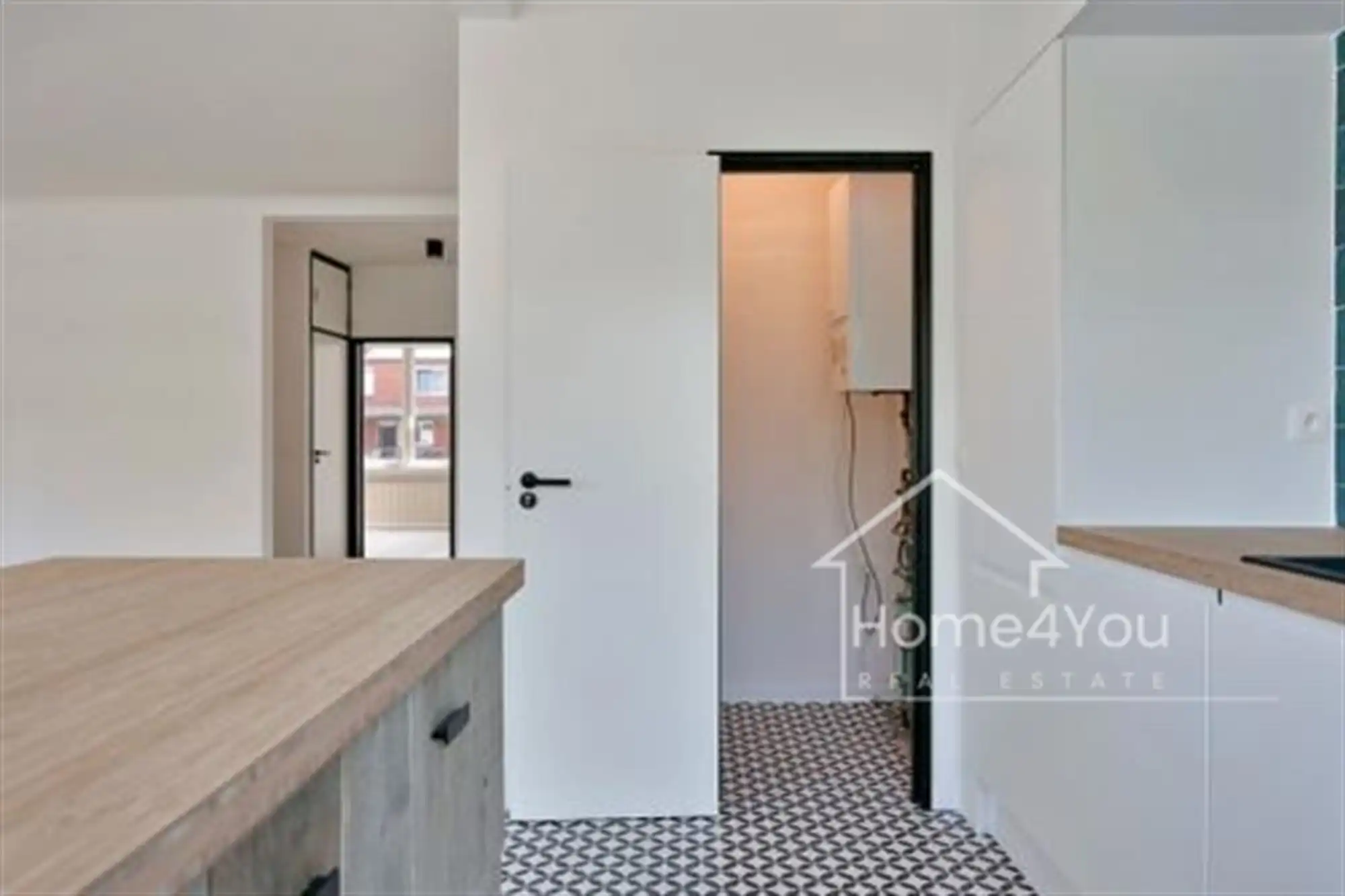 Gerenoveerd 2-slaapkamer appartement in Edegem te koop! foto 2