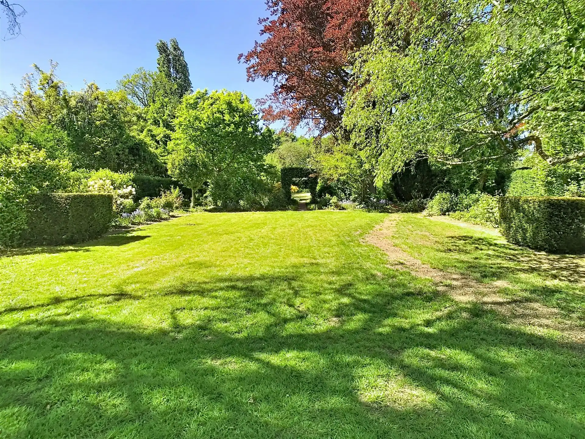 Villa op toplocatie met prachtige tuin foto 7