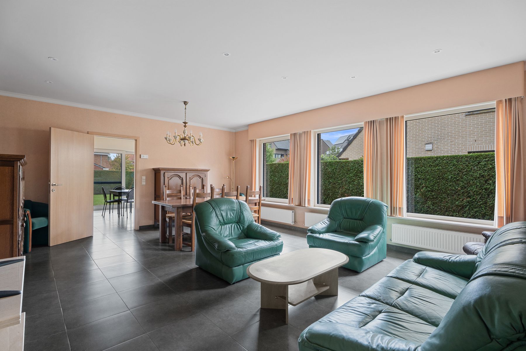 Perfect onderhouden bungalow in een residentiële wijk! foto 3