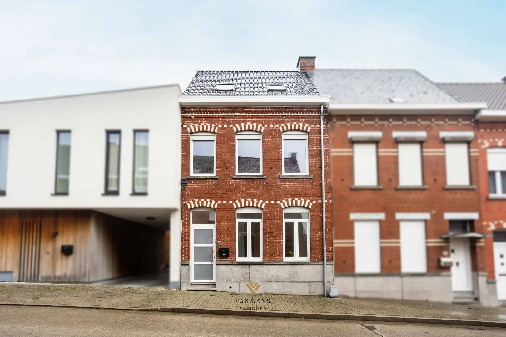 Ruime woning met 4 slaapkamers op rustige locatie foto 3