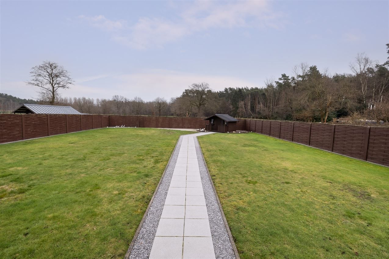 Netjes onderhouden woning op 11a95 grenzend aan agrarisch gebied foto 32