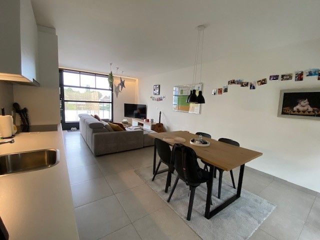 Gezellig duplex-appartement in centrum van Eigenbilzen met leuk terras foto 3