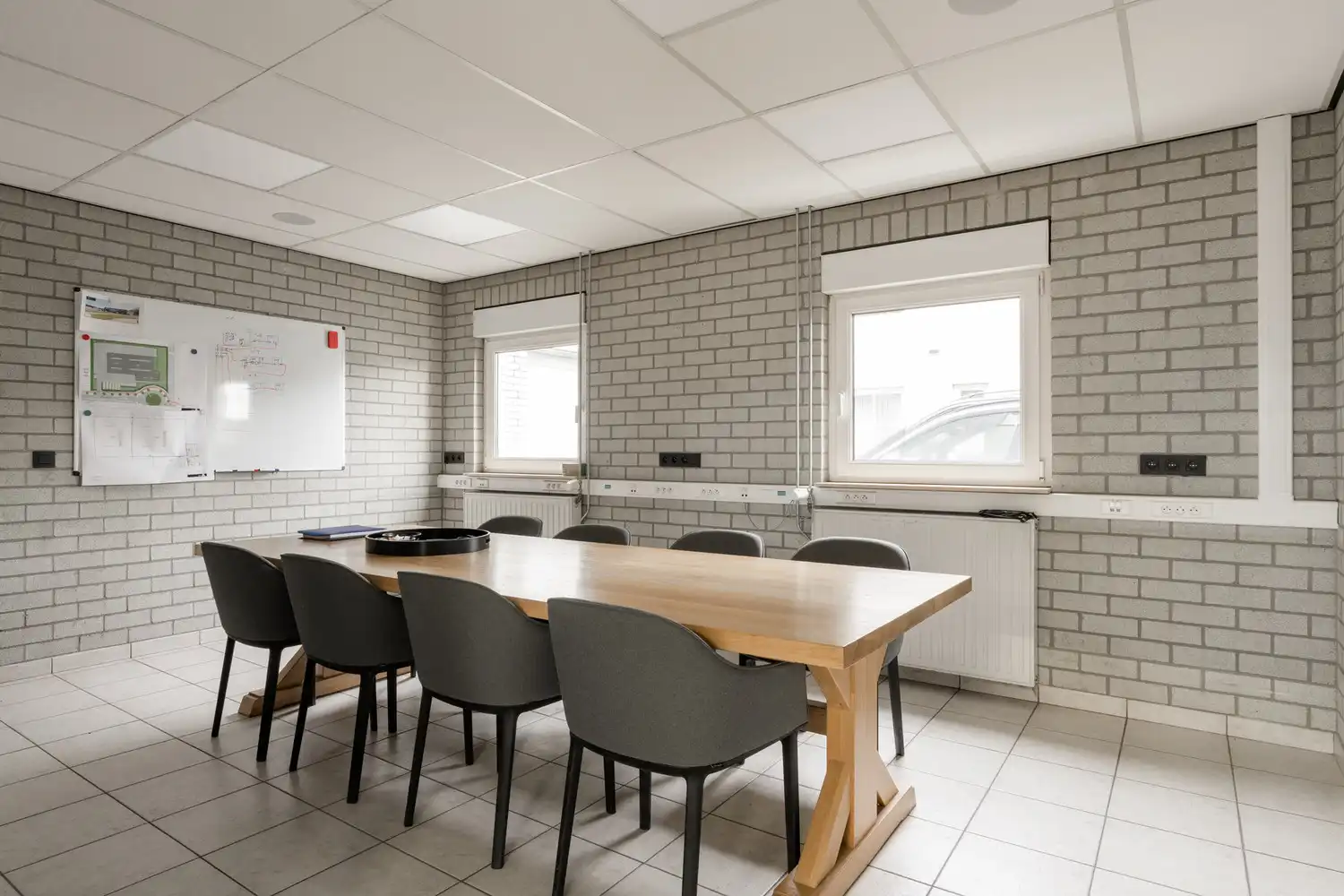 BEDRIJFSPAND MET CONCIERGEWONING foto 79