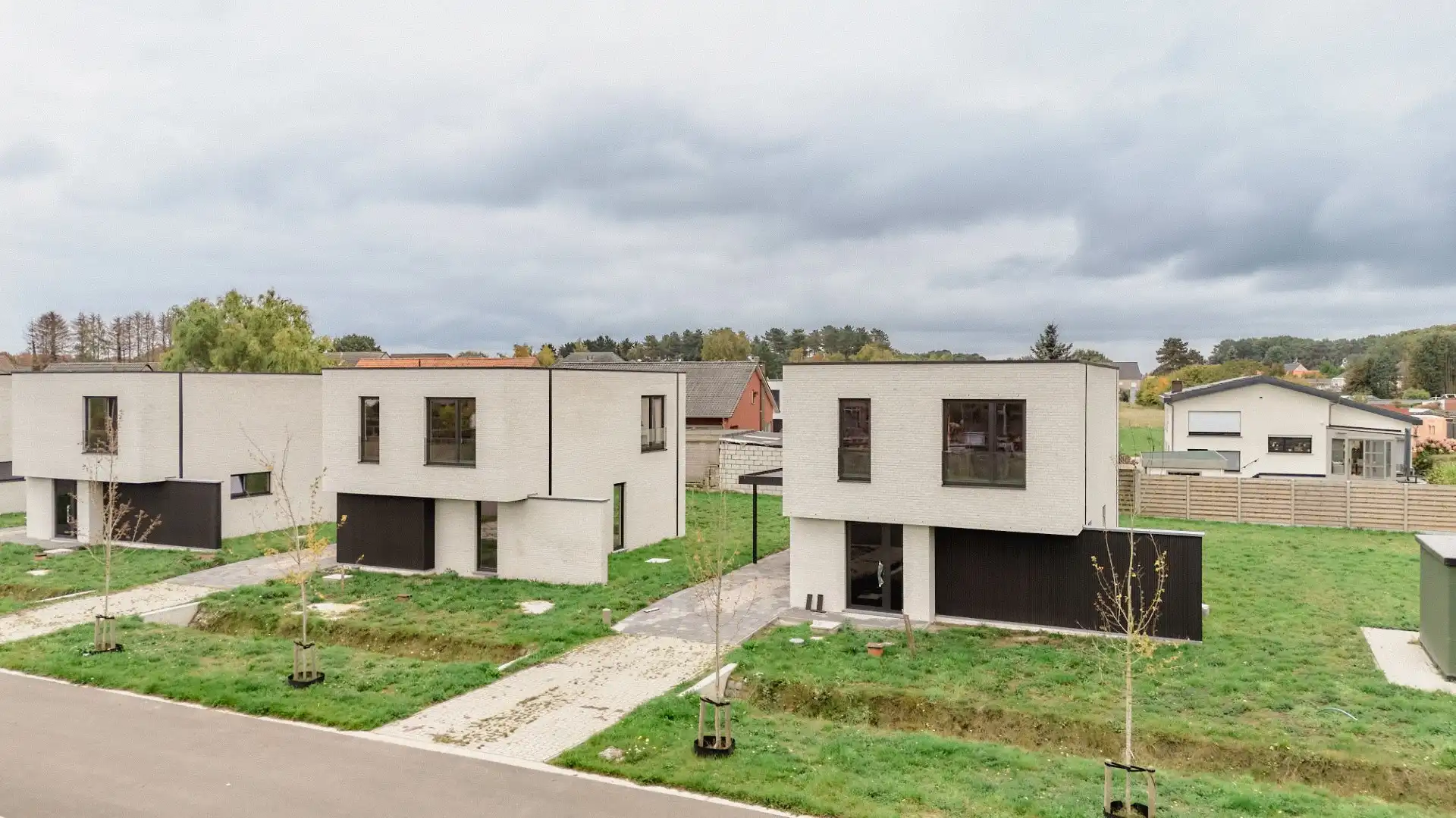 Bijna afgewerkte open bebouwing in groene wijk foto 8