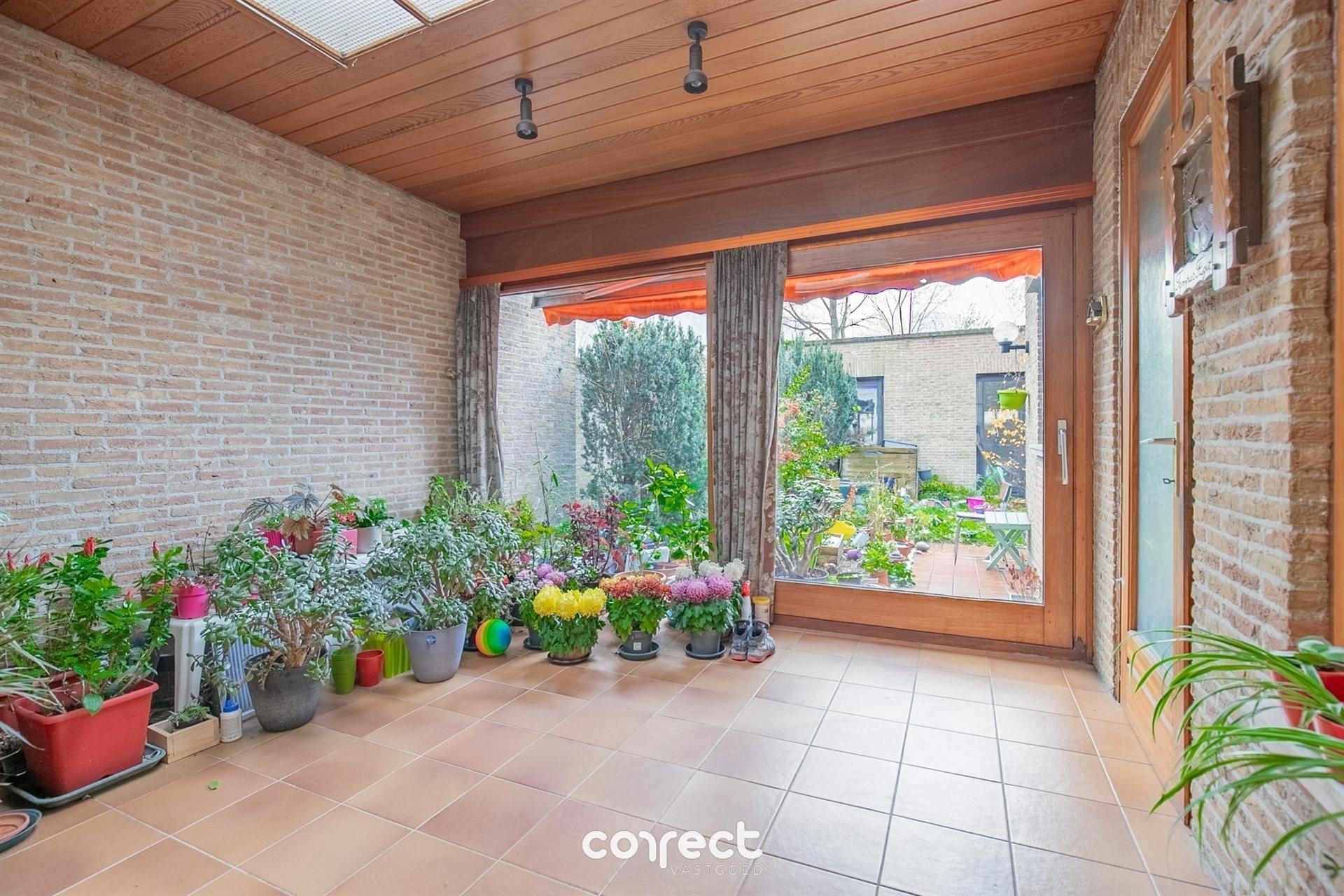 Centraal gelegen burgerwoning met garage, groot bijgebouw en ruime tuin. foto 7