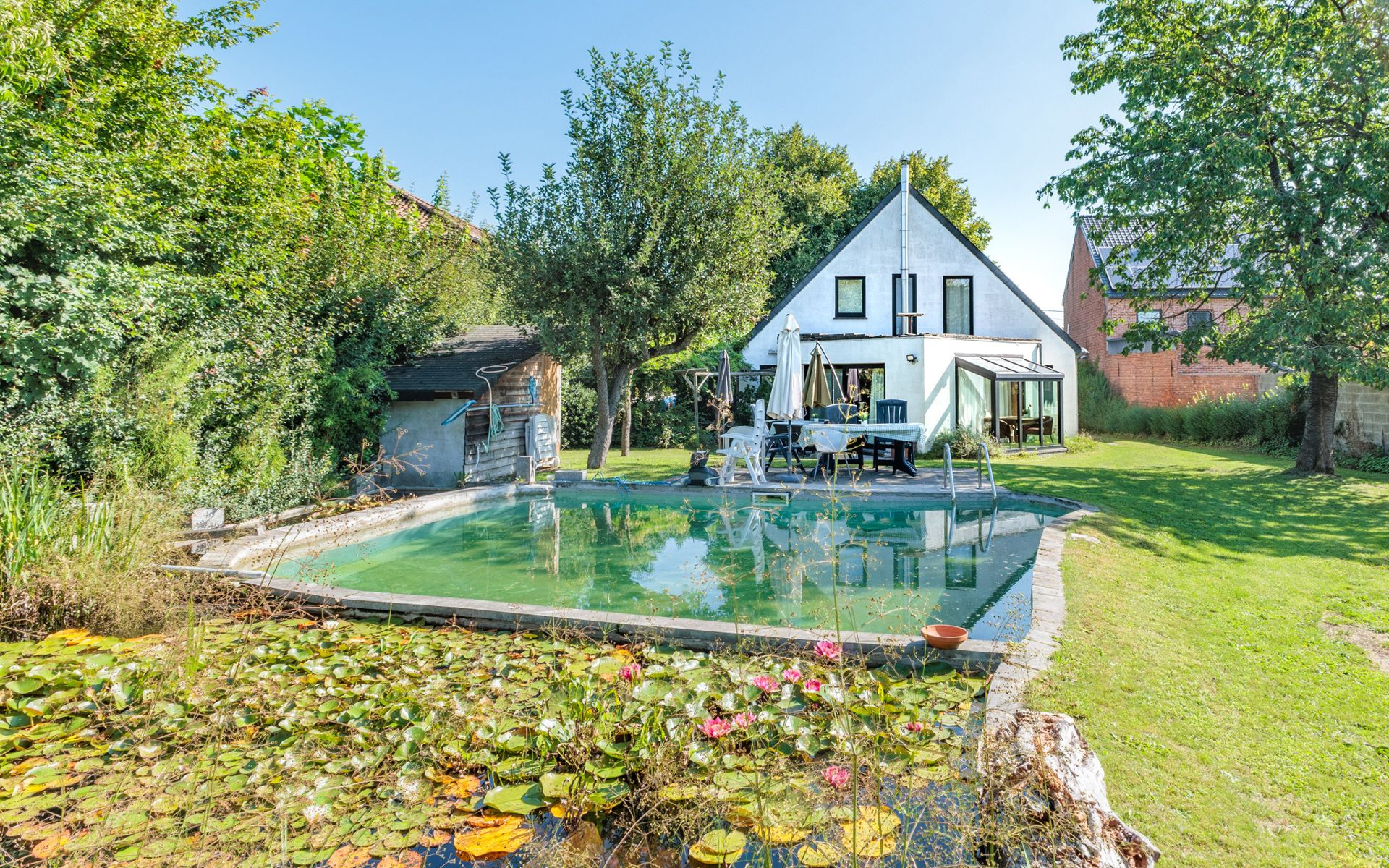 Hoofdfoto van de publicatie: Vrijstaande woning op een perceel van meer dan 45 are