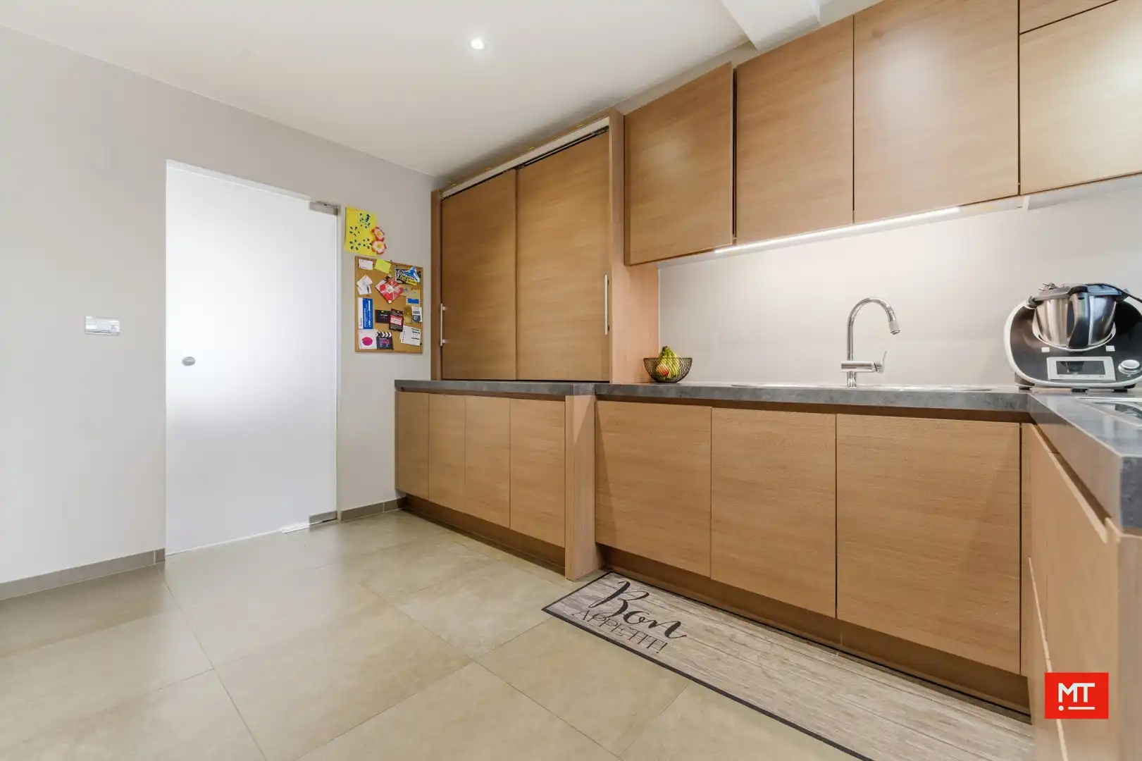 Centraal gelegen instapklare woning met 3 slaapkamers, zonnige tuin en praktijkruimte in Langemark foto 6