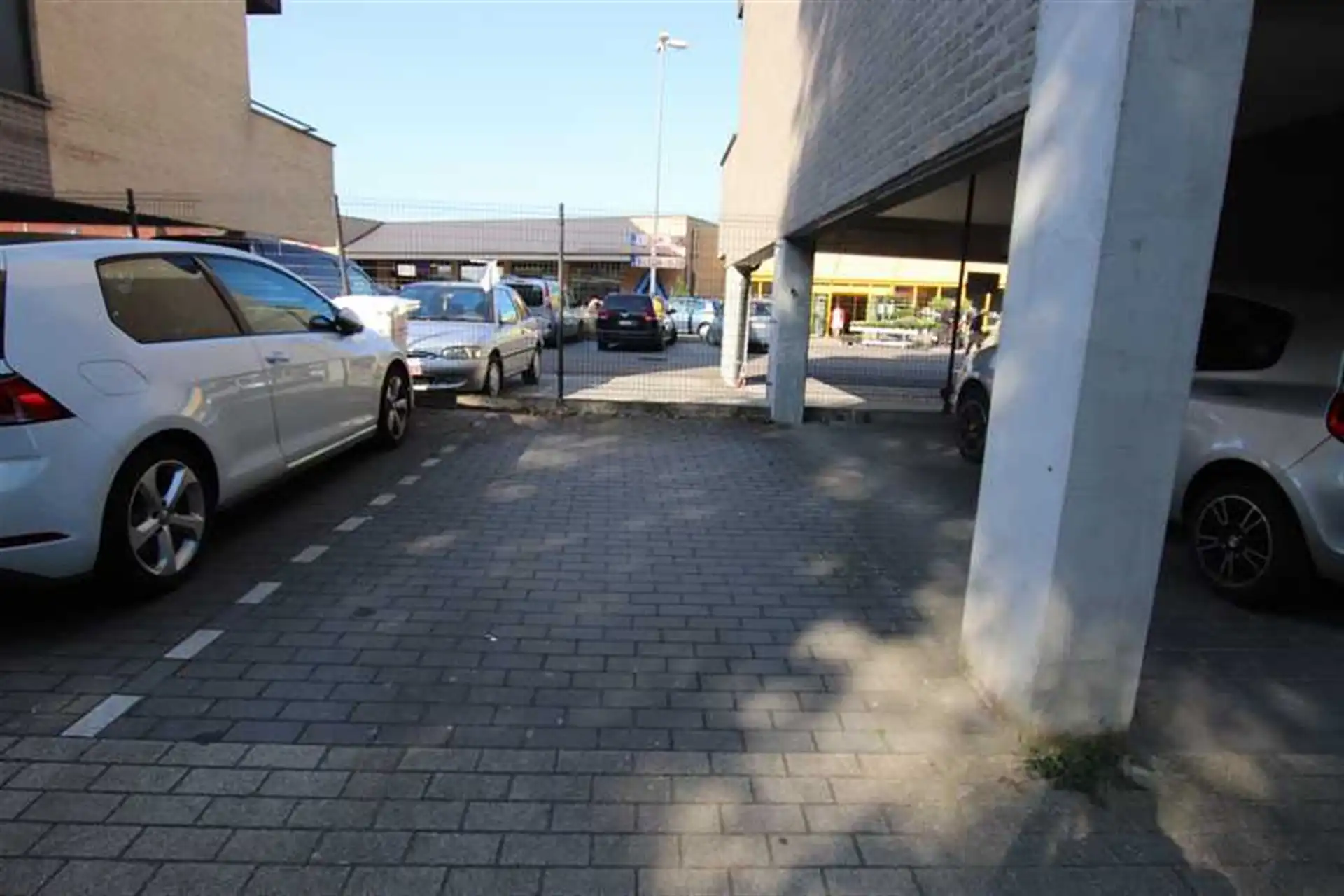 Staanplaats - buiten foto 2