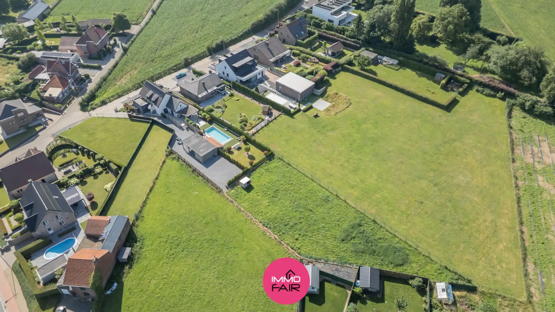 Unieke villa met zwembad en aansluitende weide  foto 30