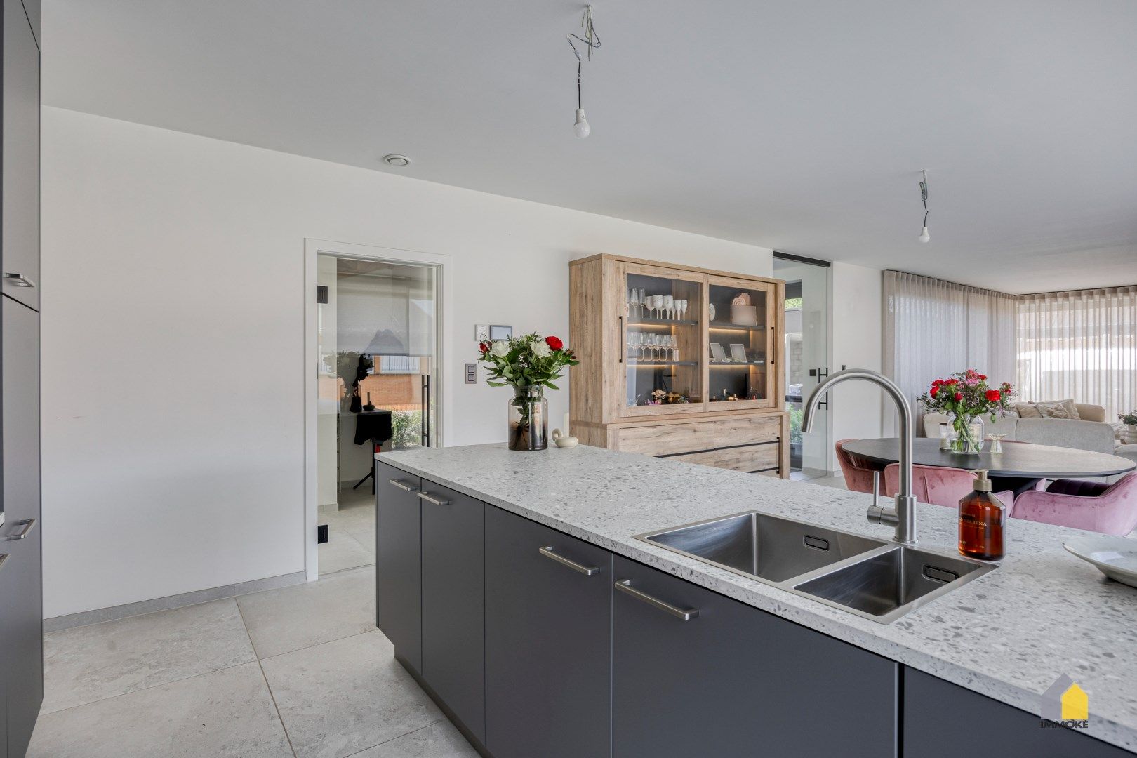 Energiezuinige patiowoning met 3 slpks, buro, hobbykamer en dubbele carport. foto 9