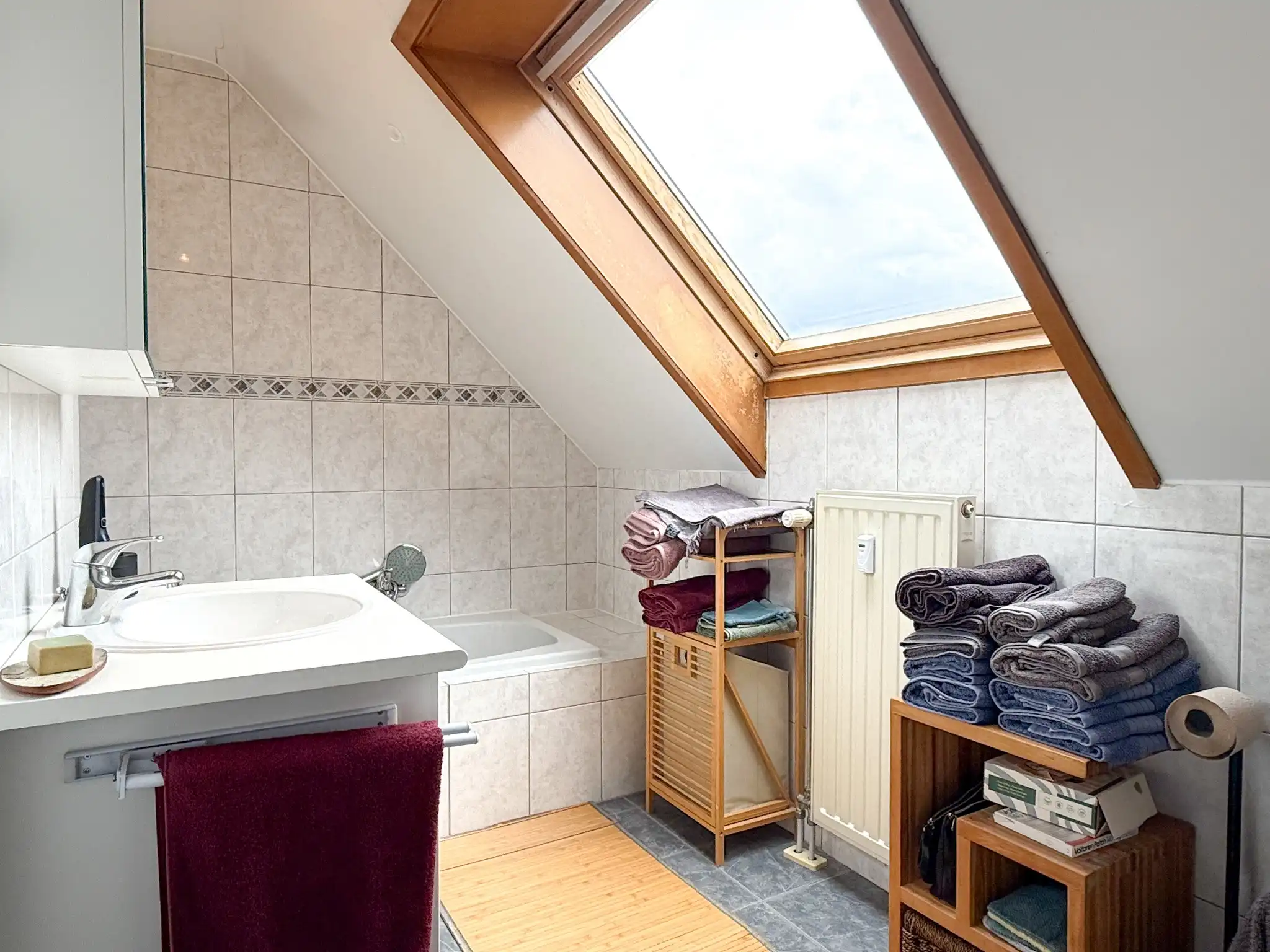 Duplexappartement in Melsele met twee slaapkamers, twee terrassen en carport foto 8
