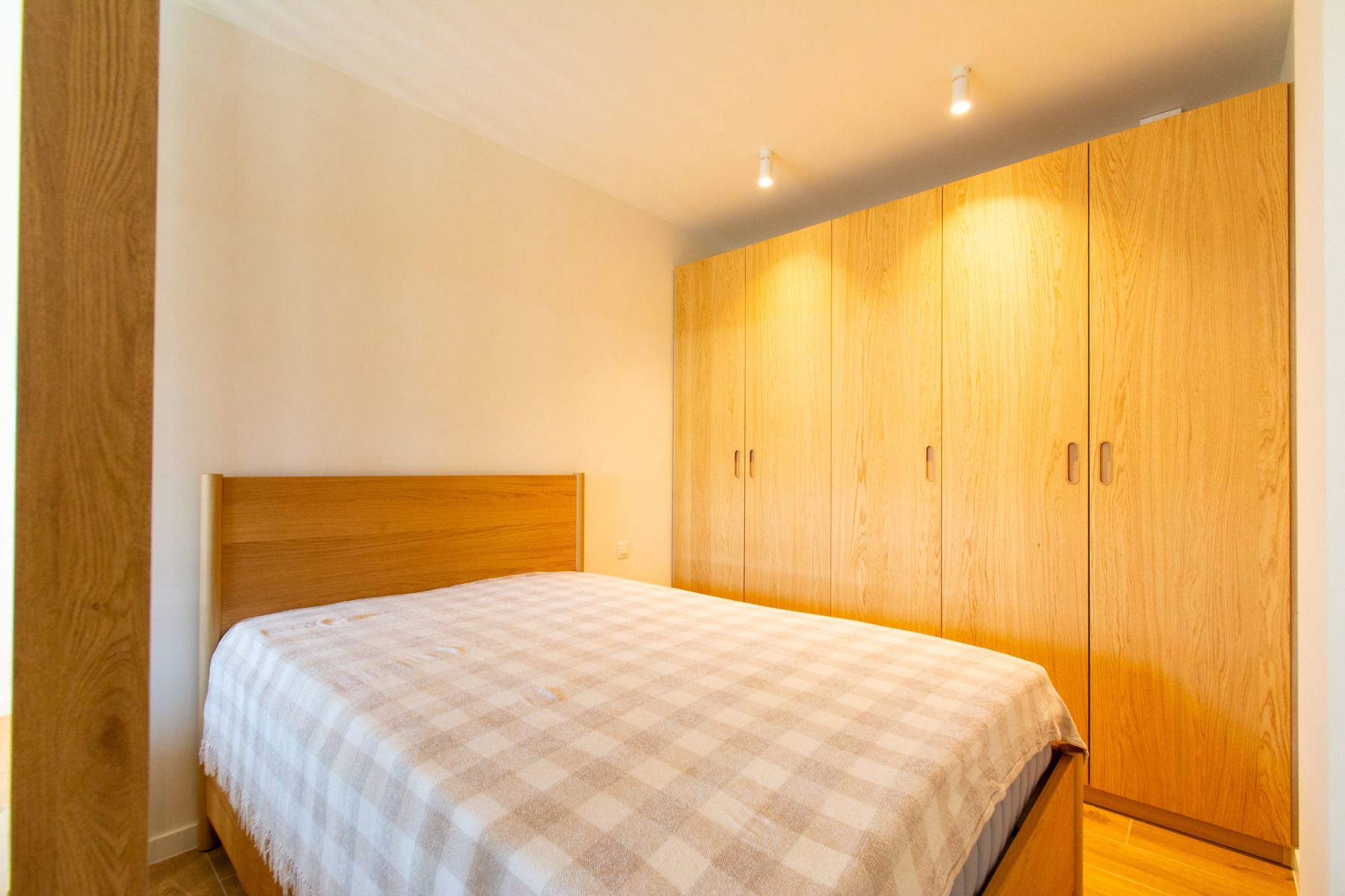 Gemeubelde studio met prachtig terrras foto 10