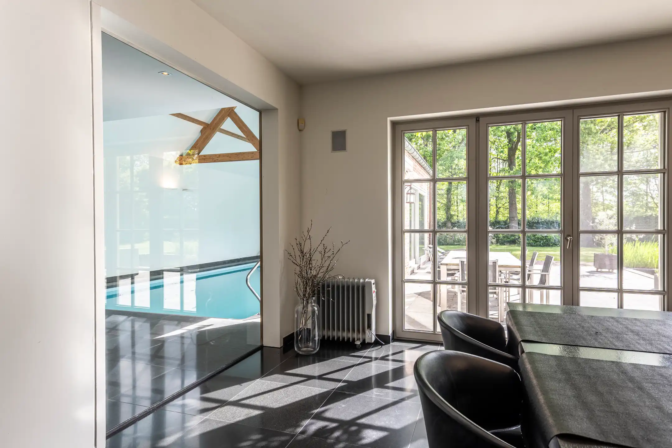 Instapklare villa met 4 slpks en binnenzwembad op 2232m² foto 8