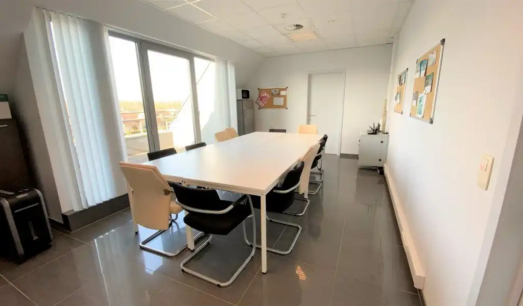 Ingedeelde kantoorruimte te huur in Brugstraat in Aalter foto 7