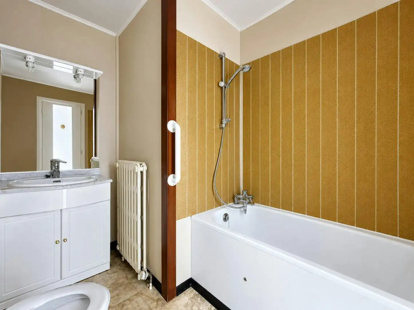Te renoveren huis met 3 slaapkamers te koop in Heist foto 12