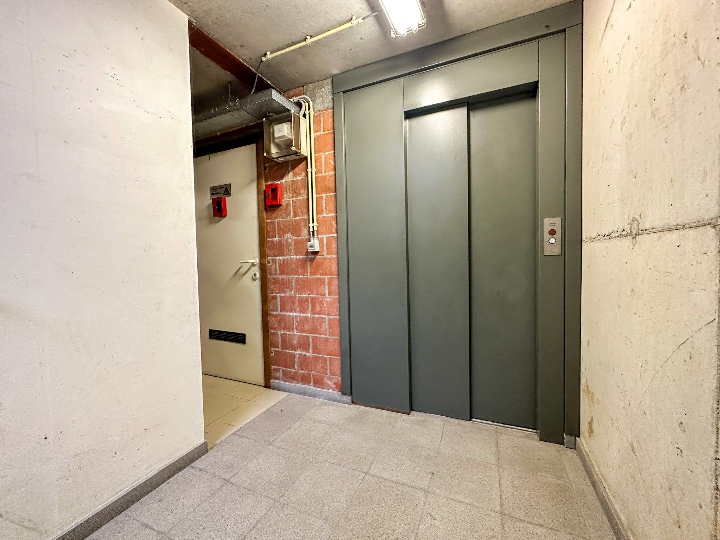 Investeringspand Kortemark: volledig verhuurd gebouw met drie ruime appartementen en 2 garages foto 29