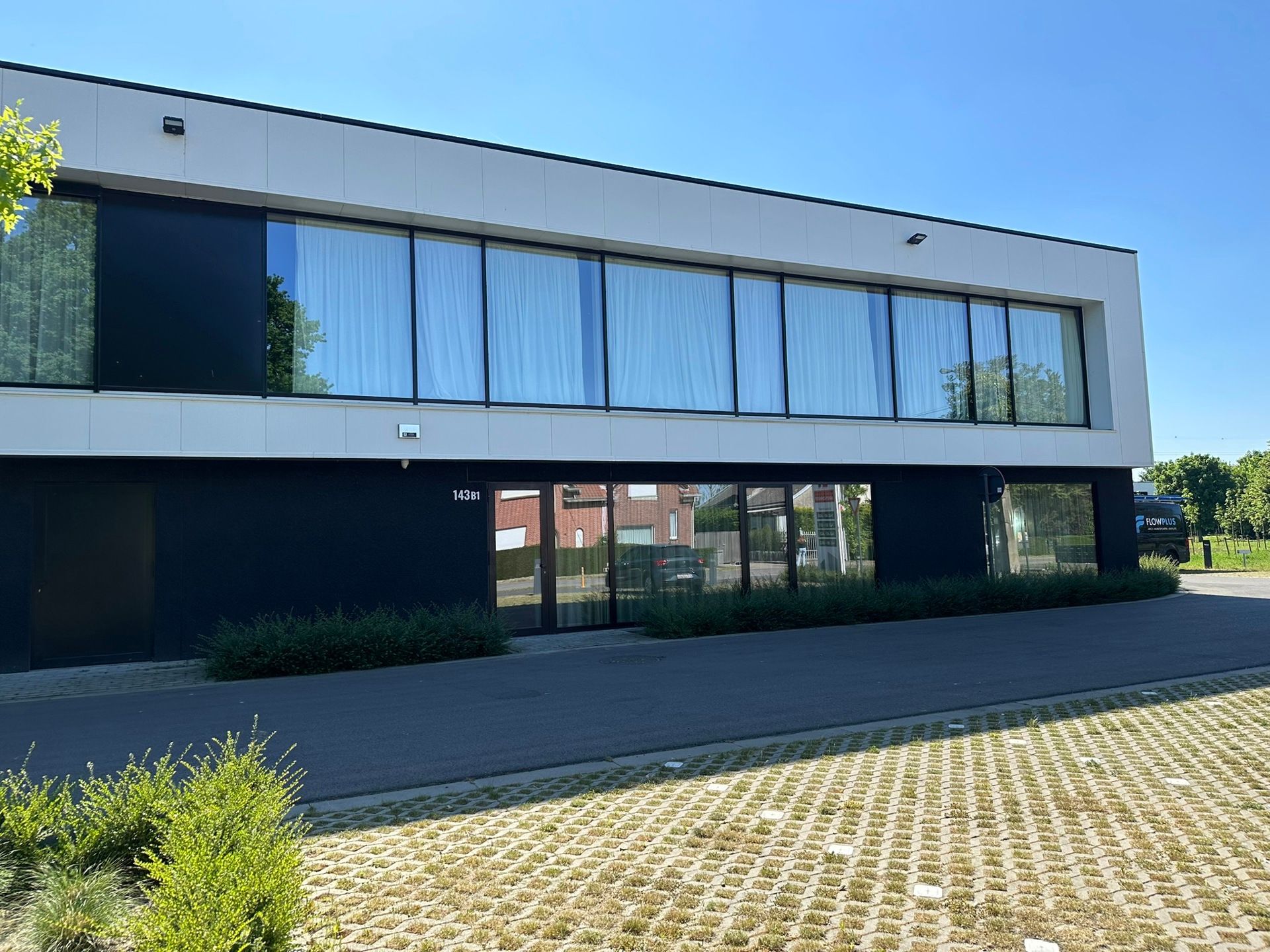 Gelijkvloers kantoor te huur in Stabroek foto {{pictureIndex}}