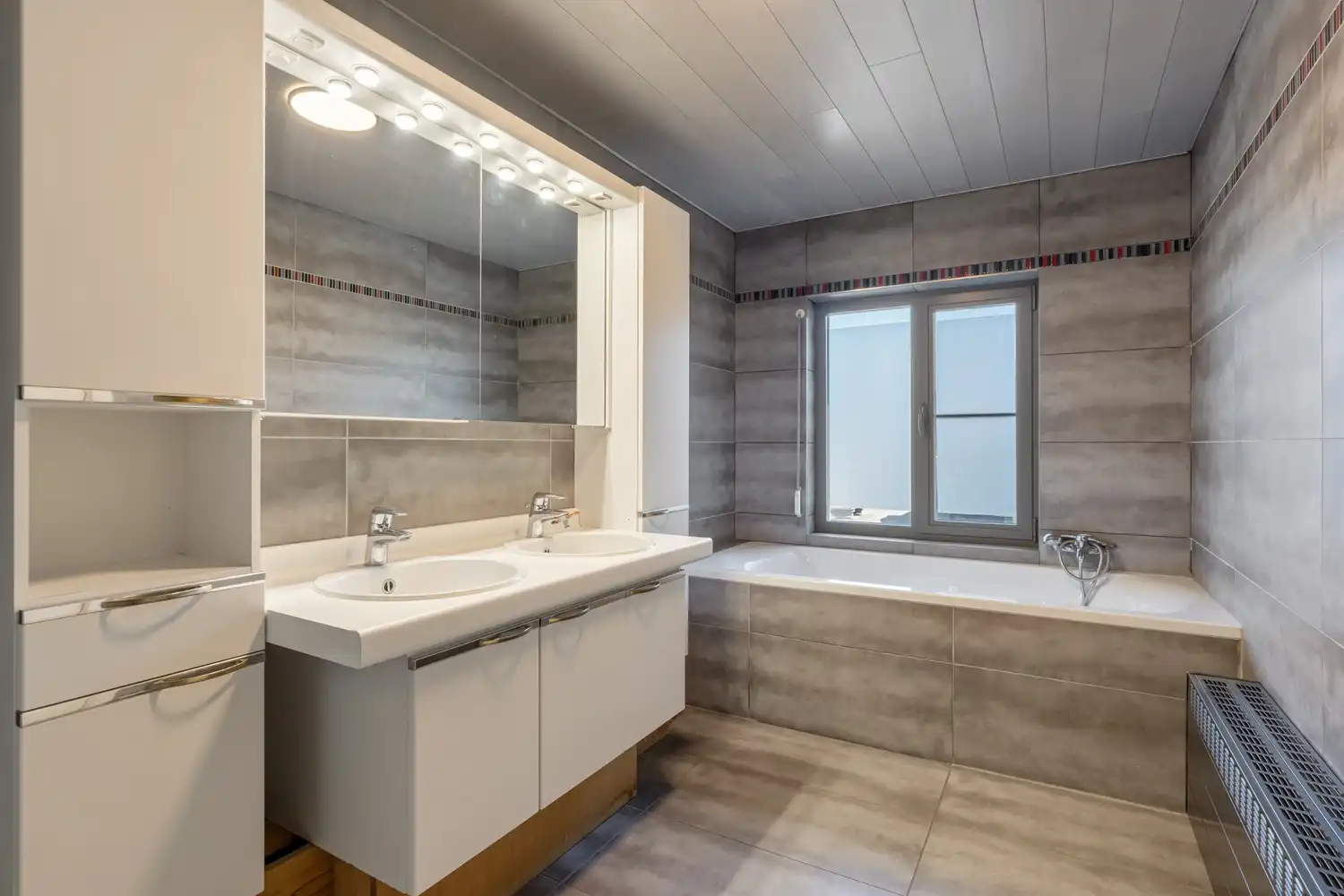 Commercieel pand met ruime handelsruimte, loods én drie-slaapkamer appartement van 160 m² in Wezemaal ! foto 26