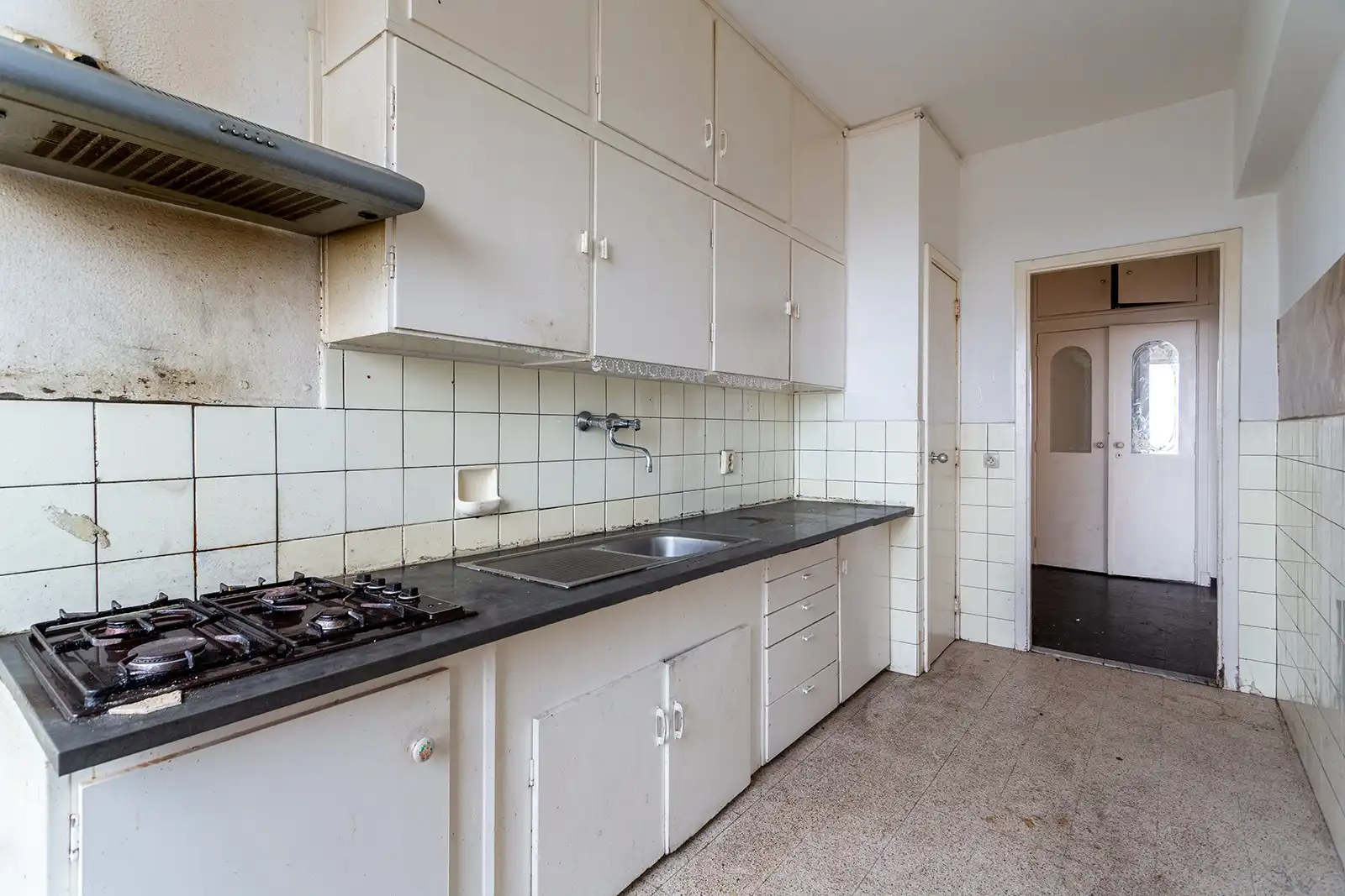 Te renoveren tweeslaapkamerappartement  foto 8