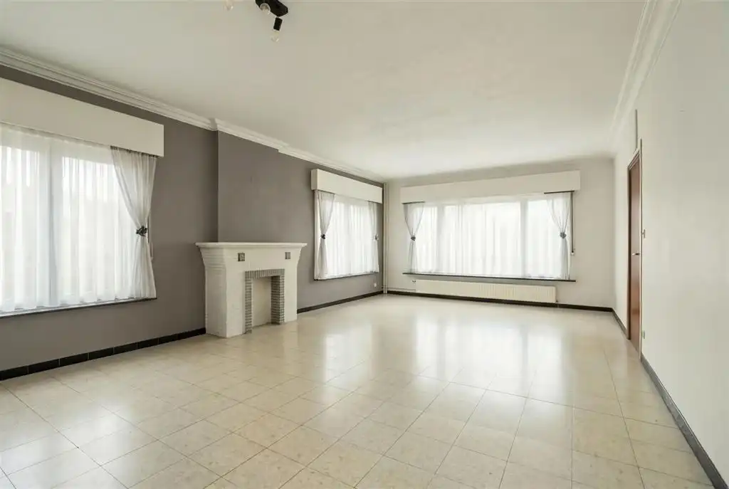 Te renoveren woning in groene omgeving foto 3