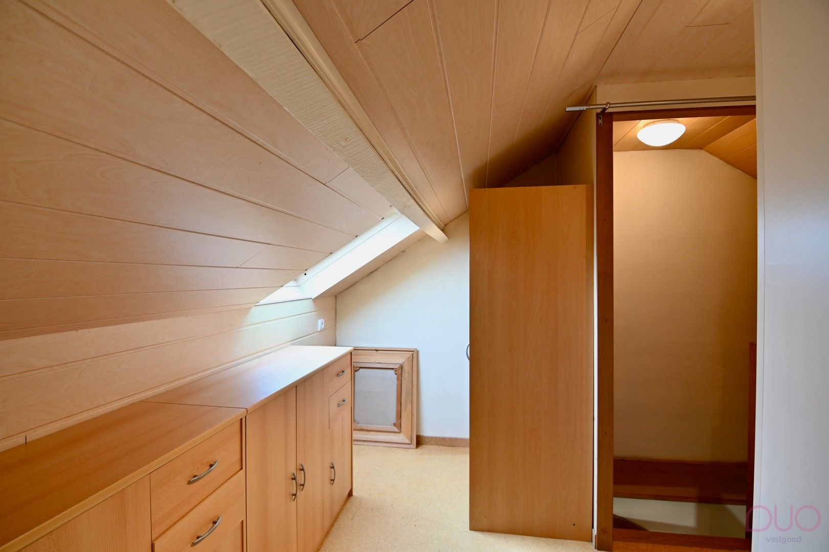 Instapklare halfopen bebouwing met vier slaapkamers, voorzien van alle moderne uitrustingen foto 19