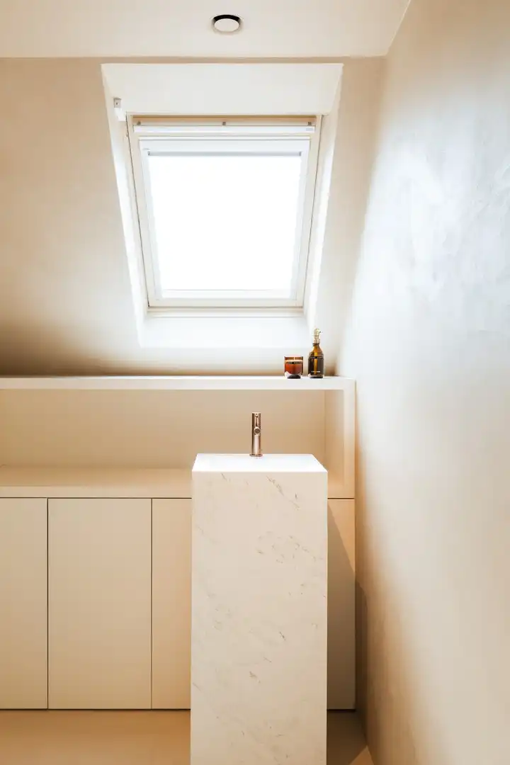 Sublieme zonnige penthouse met ruime terrassen en zijdelings zeezicht. foto 16
