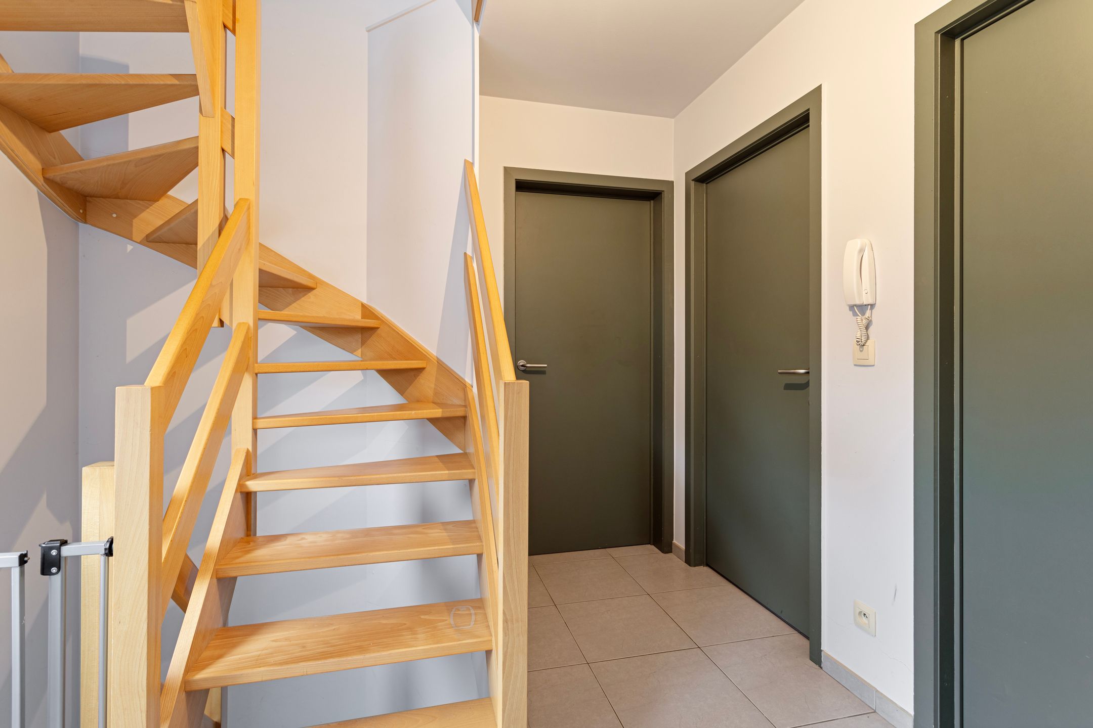 B&B Moment : MODERNE en instapklare HOB (3-4 slpk) met garage en gezellige tuin foto 18