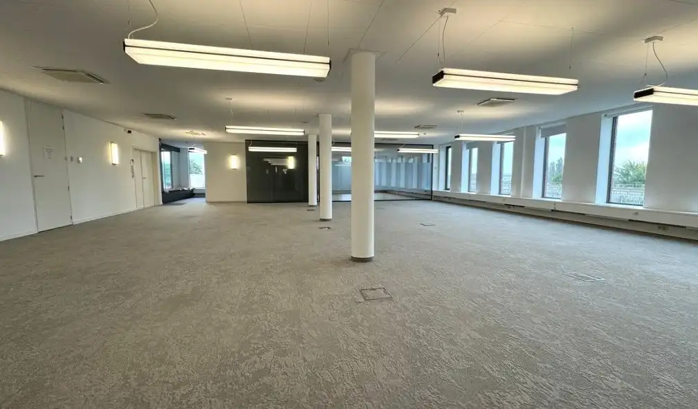 Ingedeelde kantoorruimte te huur vlakbij afrit E17 in Zele foto 11