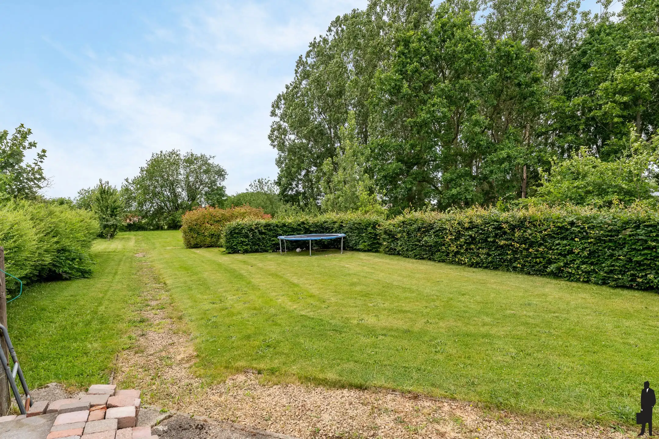 Ruime instapklare woning met garage en open zicht op 1849m². foto 15