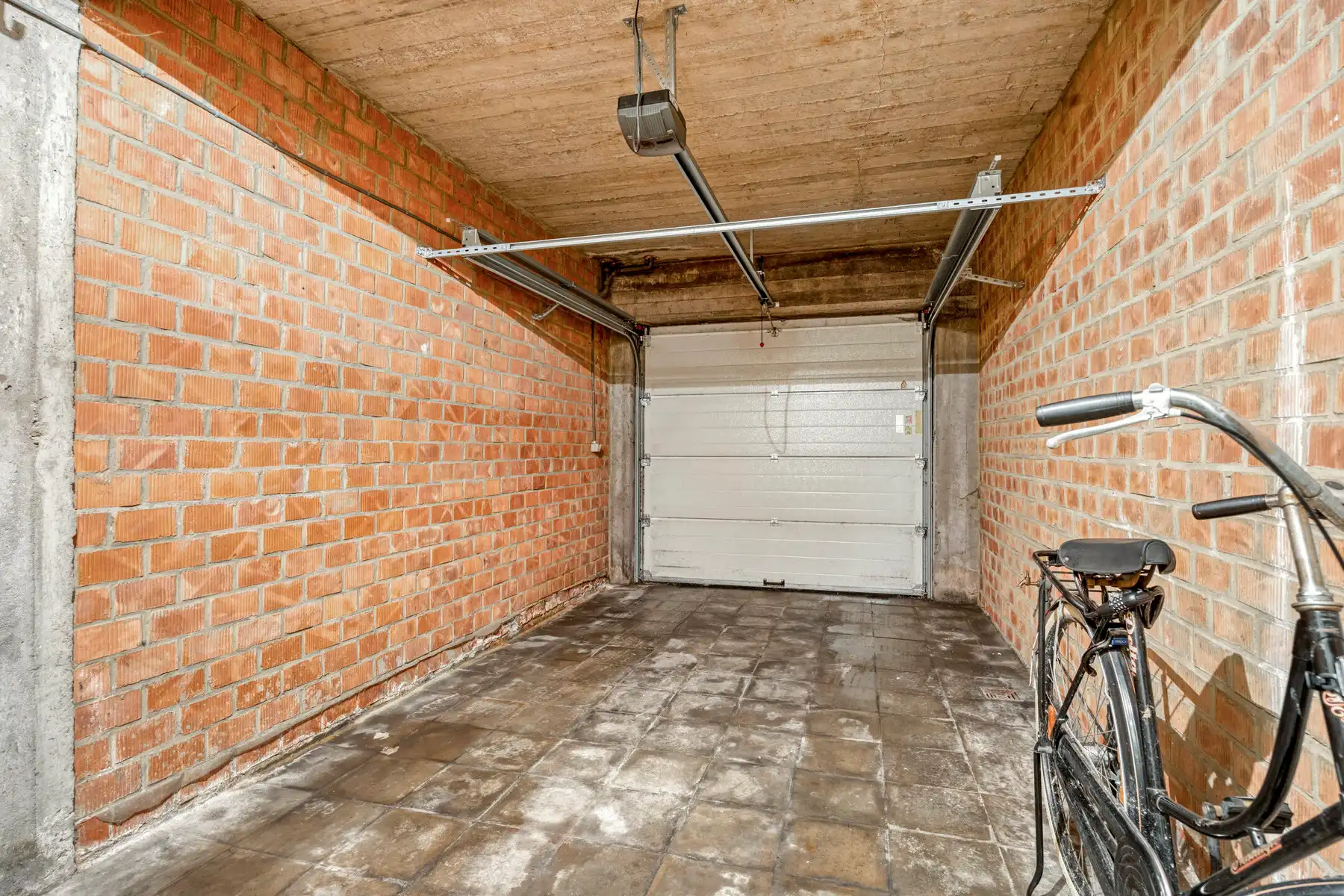 Garage nabij centrum Merchtem foto 2
