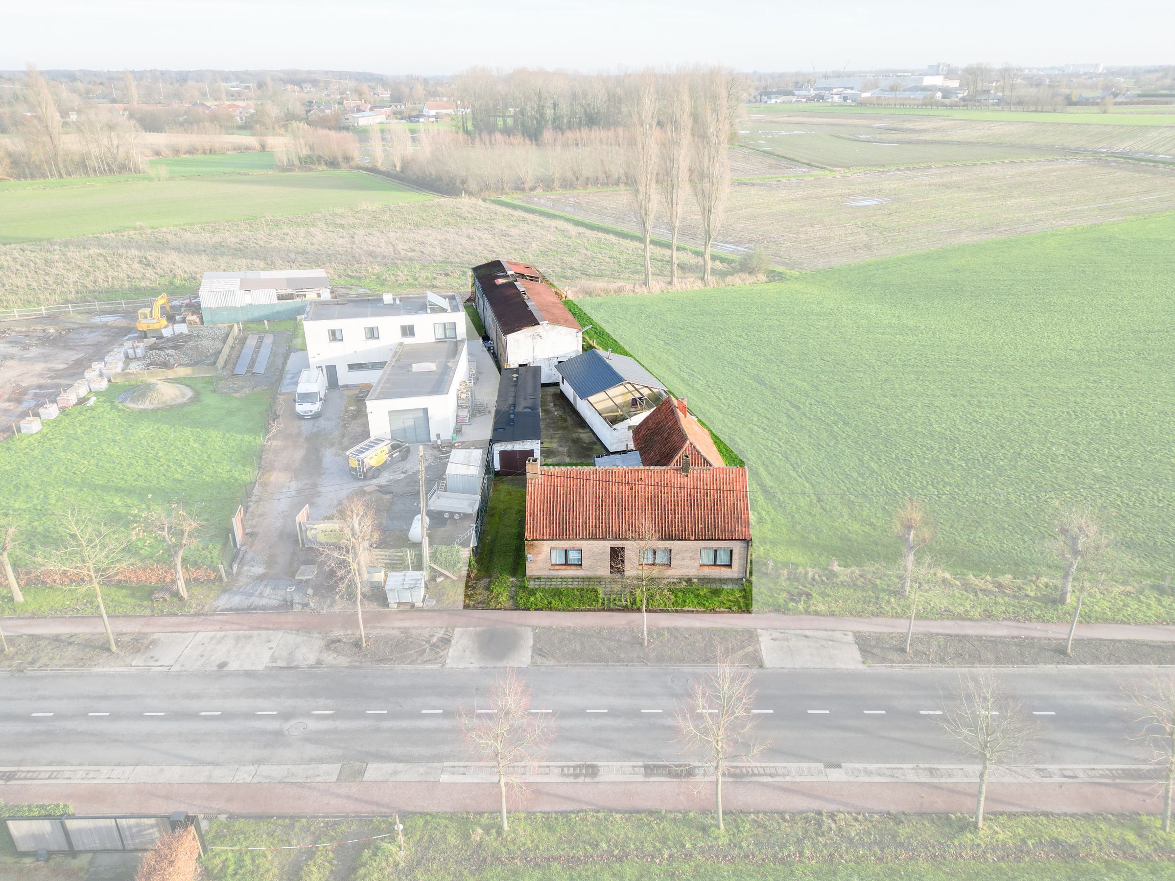 Te renoveren woning met zicht op de velden te Knesselare foto 2
