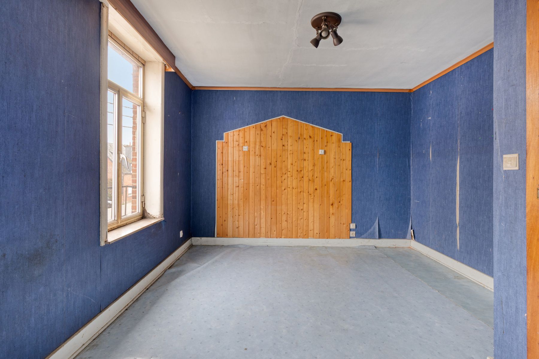 TE KOOP - Te renoveren halfopen bebouwing met 3 slaapkamers foto 9