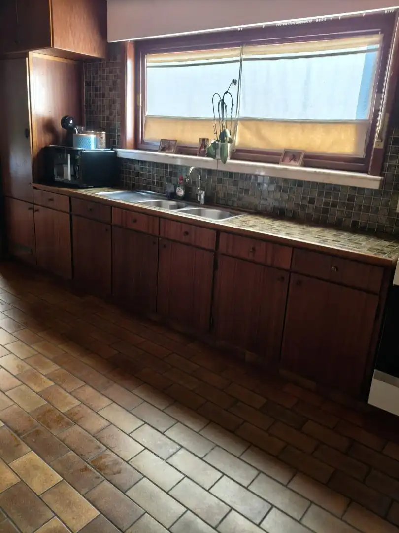 Ruime woning met 4 slaapkamers en garage en carport en tuin foto 10