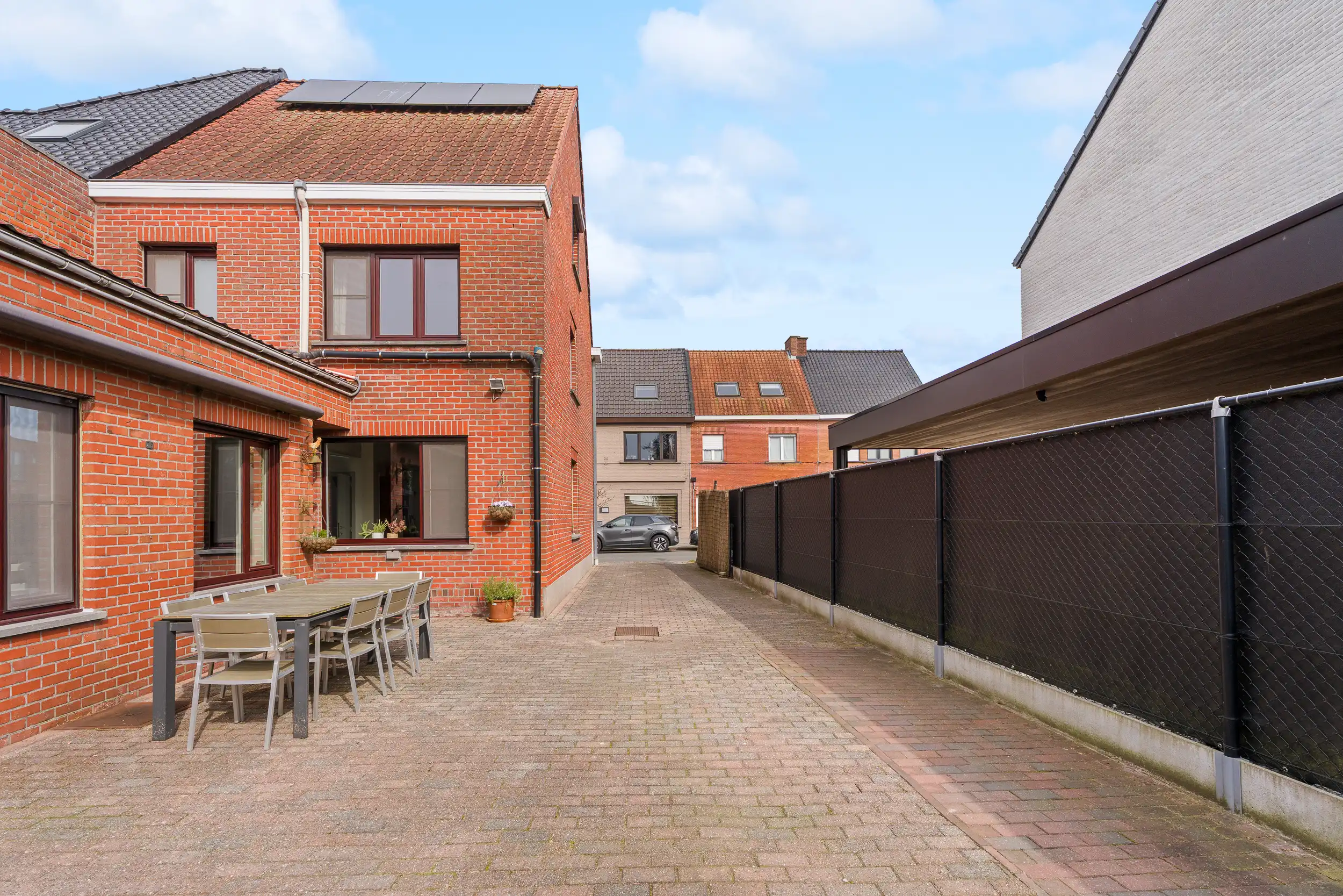 Ruime gezinswoning met 4 slpk, zonnepanelen & zonnige tuin foto 15