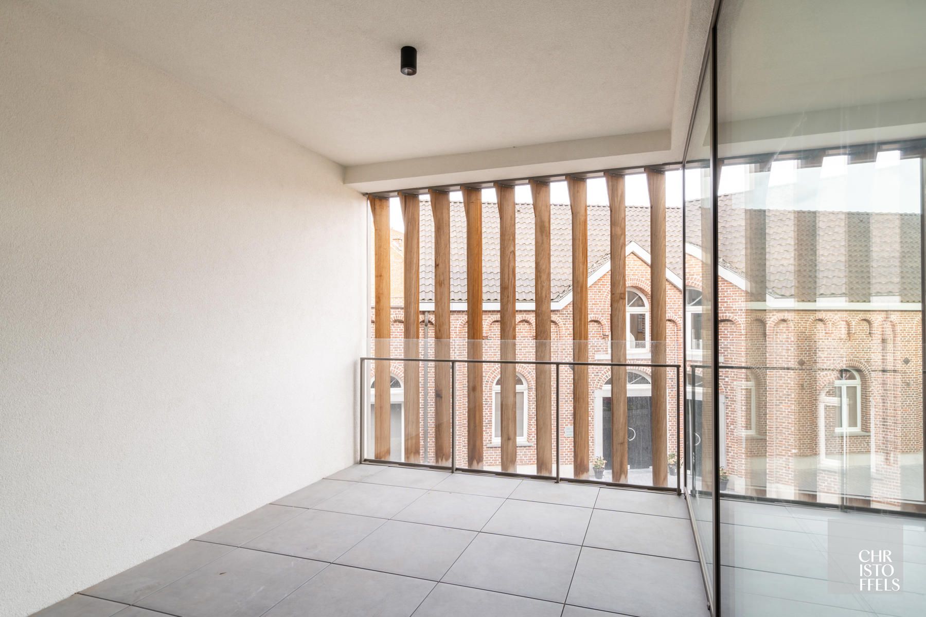 TE HUUR ONDER BTW - Modern lichtrijk appartement met 2 slaapkamers in hartje Lanaken!  foto 8