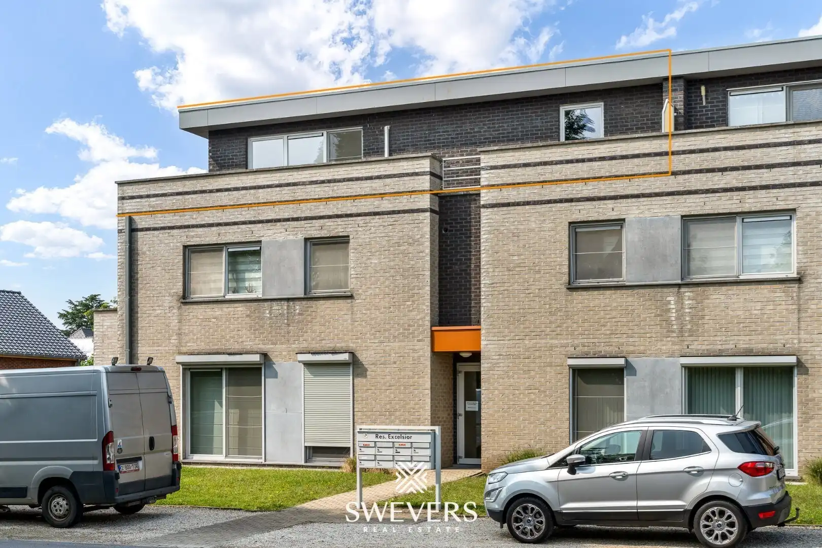 Ruim appartement net buiten Beringen-centrum met uitzicht rondom foto 30
