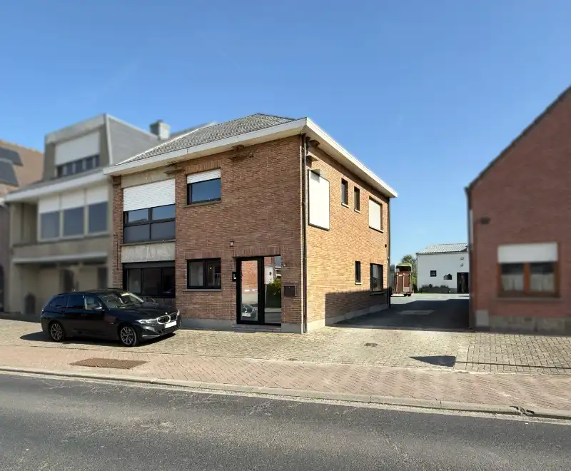 Bedrijfsgebouw met magazijn te koop foto 3