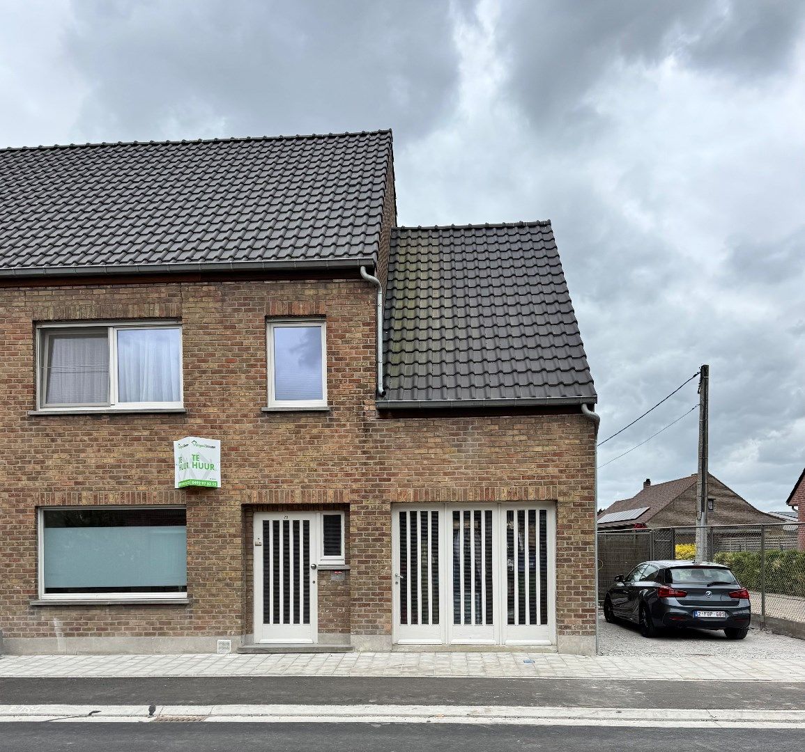 Halfopen bebouwing met 3 slaapkamers en een garage te Koekelare  foto {{pictureIndex}}