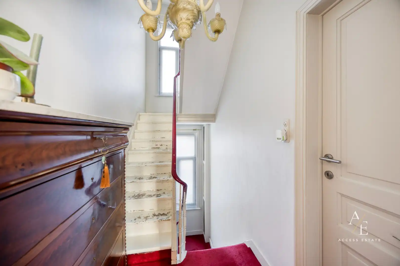 Karaktervol herenhuis met praktijkruimte en 275 m² bewoonbare oppervlakte foto 4